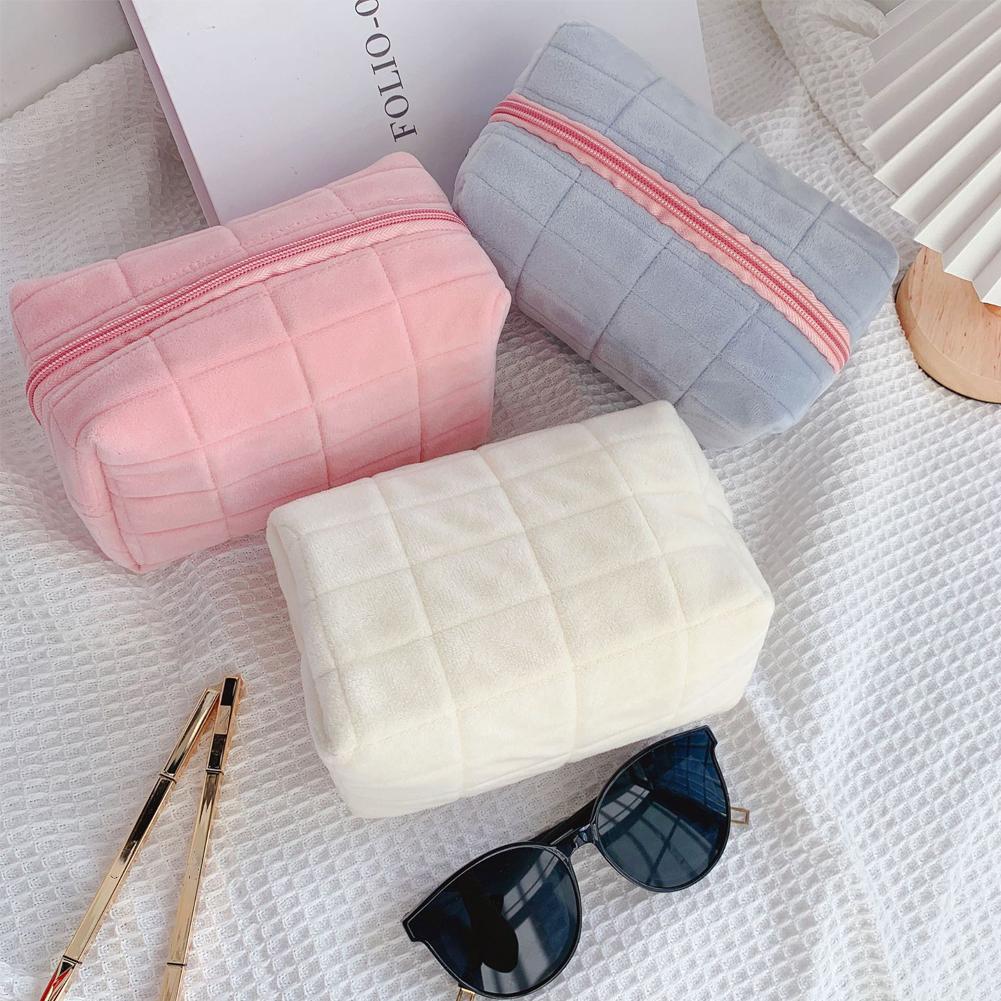 Cute Plush Makeup Bag For Wome - đánh giá và giá Tech Accessories Travel Bag